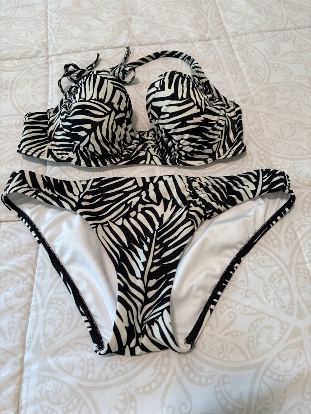NWOT Victoria’s Secret palm print bikini